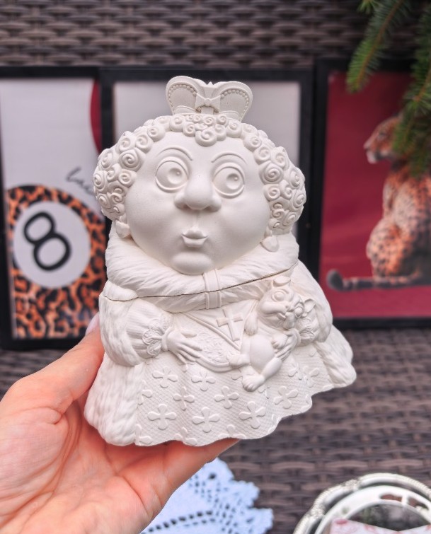 Шкатулка "Королева с собачкой" 